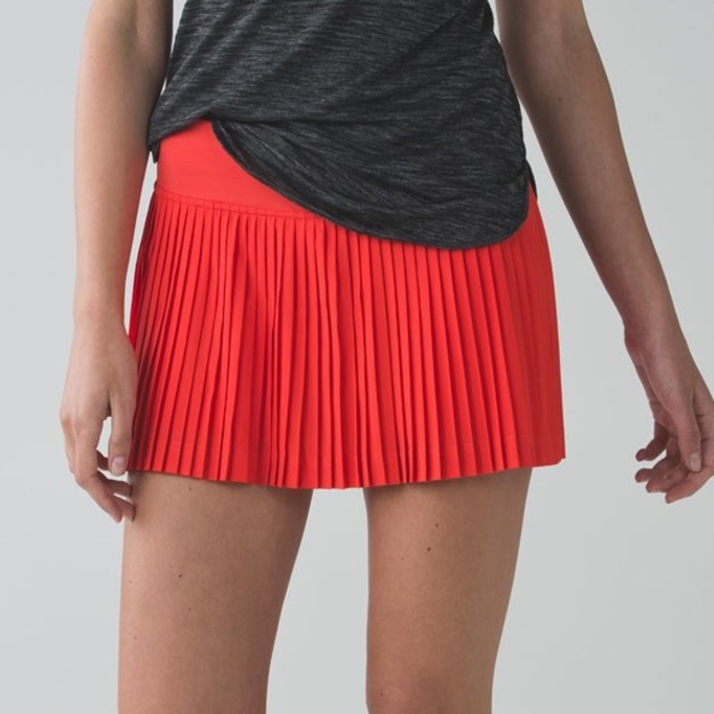 Lululemon pleat to skirt II skirt! Size 8!